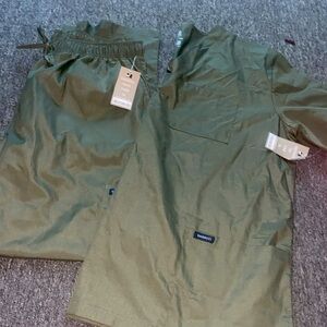 XL OLIVE GREEN SCRUB SET NWT